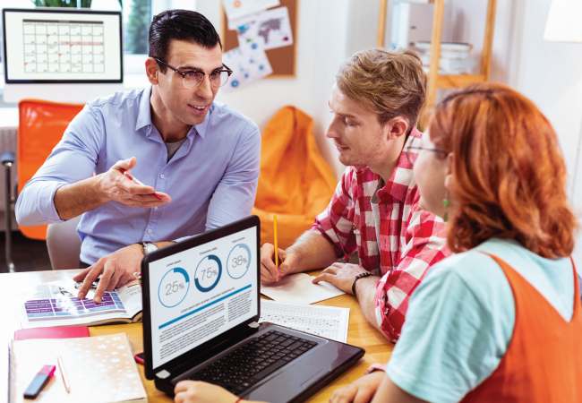 persona socializando