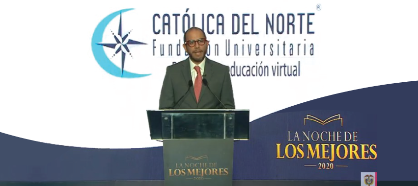 Maestro de ceremonia en evento.