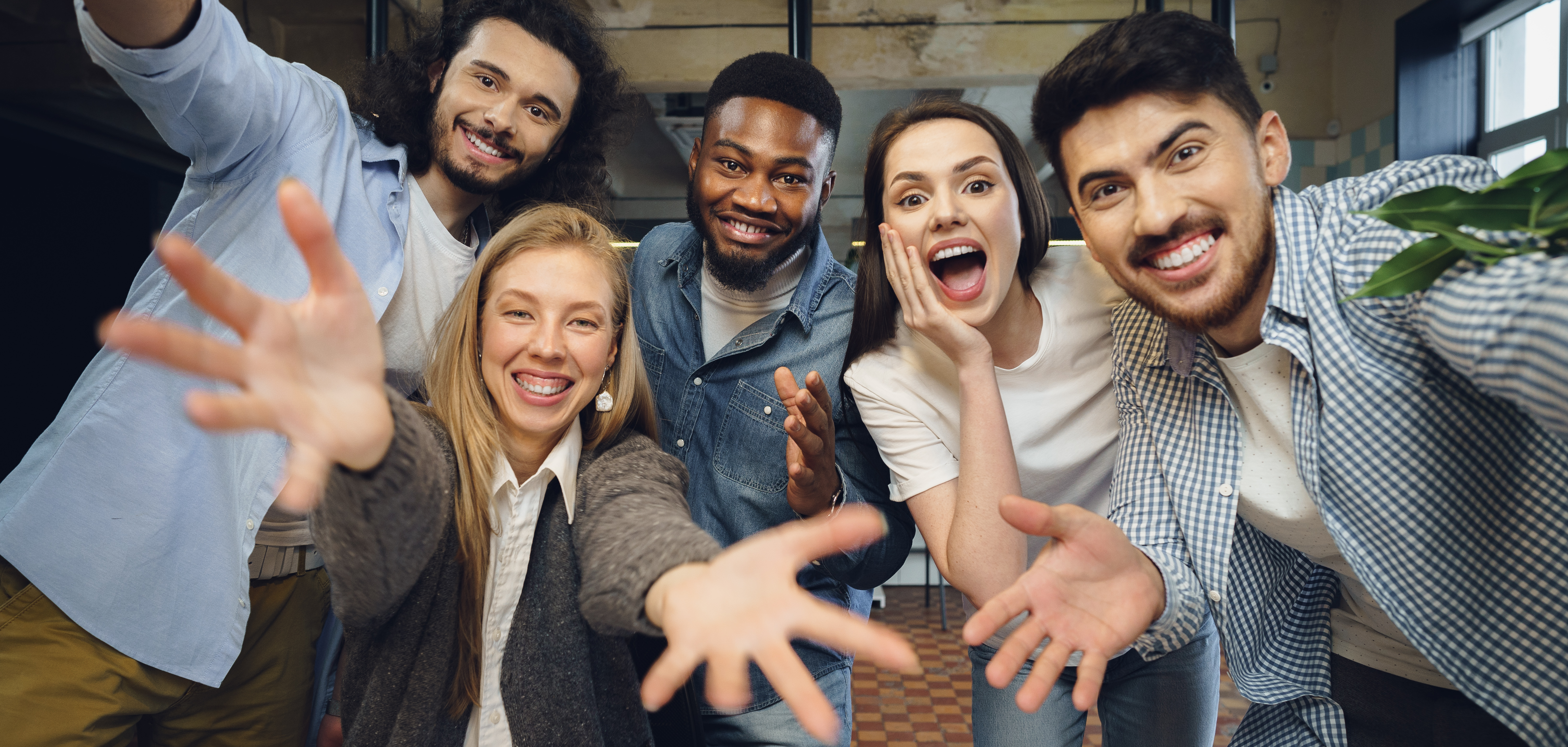 Grupo de personas celebrando