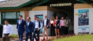 Campus universitario Fundación Universitaria Católica del Norte, en Santa Rosa de Osos, durante ceremonia de graduación.