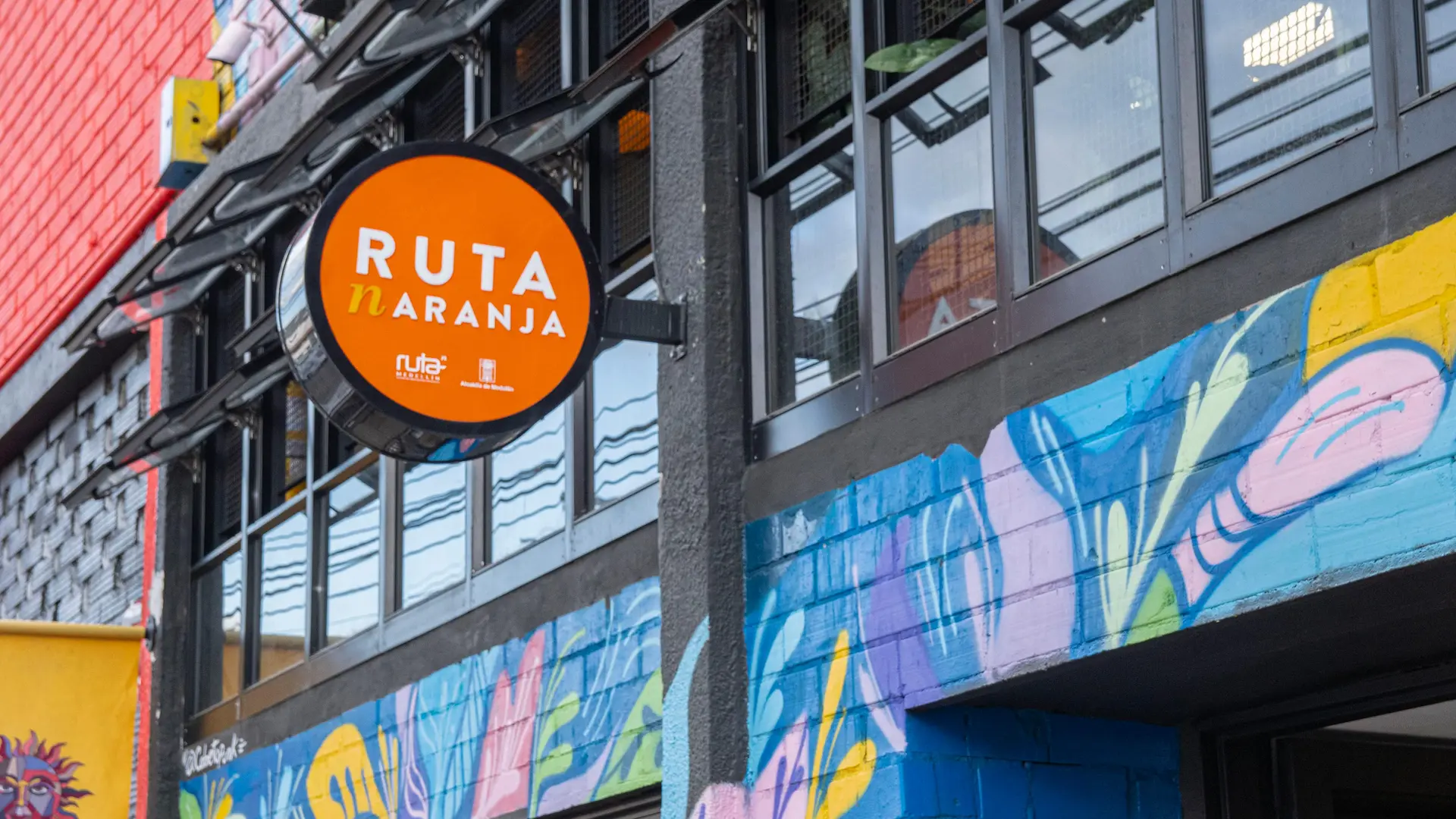 Fachada Ruta Naranja