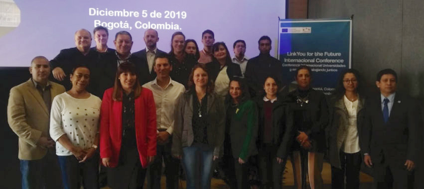 Grupo de académicos en la ciudad de Bogotá.