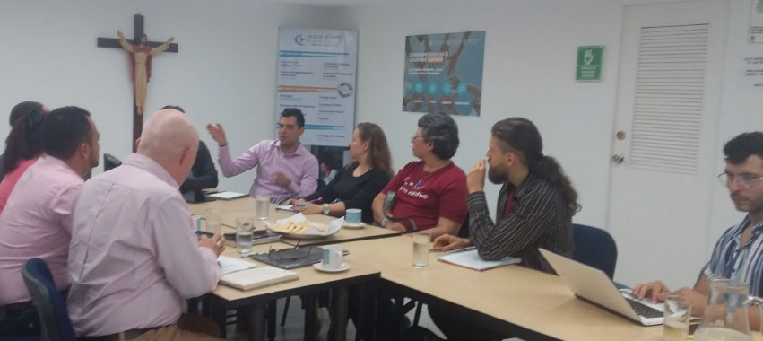 Reunión de trabajo en oficinas de la UCN.