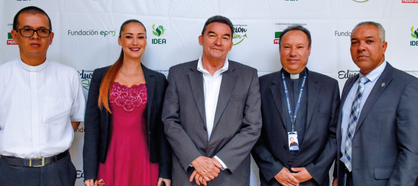 Presbíteros de la Fundación Universitaria Católica del Norte en apertura del programa Soñares.