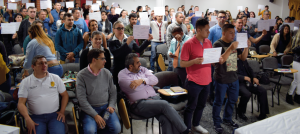 Auditorio con participantes del programa ENRÚTATE.