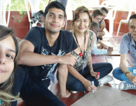 Católica del Norte con jóvenes constructores de paz