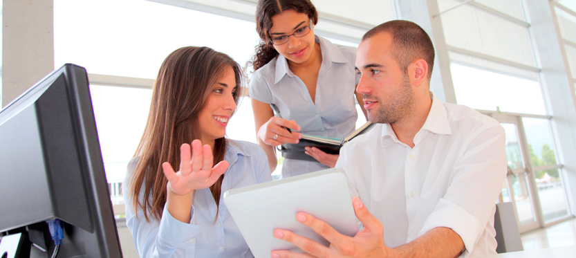 Personas estudiando la especialización