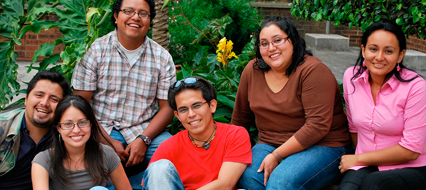 Jóvenes sonriendo