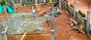 Personas construyendo