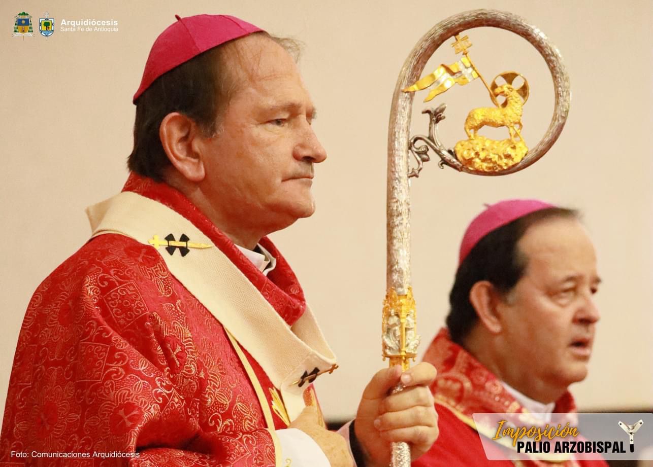 Imposición Palio Arzobispal - Monseñor Hugo Alberto Torres Marín