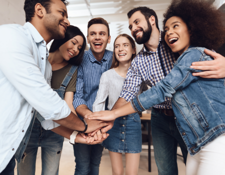 Seis personas que conforman un cuerpo colegiado