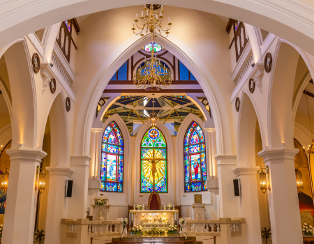 Interior de una iglesia católica.