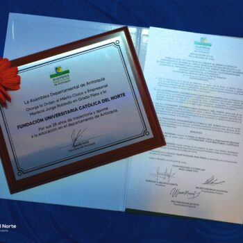 Católica del Norte es condecorada por la Asamblea Departamental de Antioquia