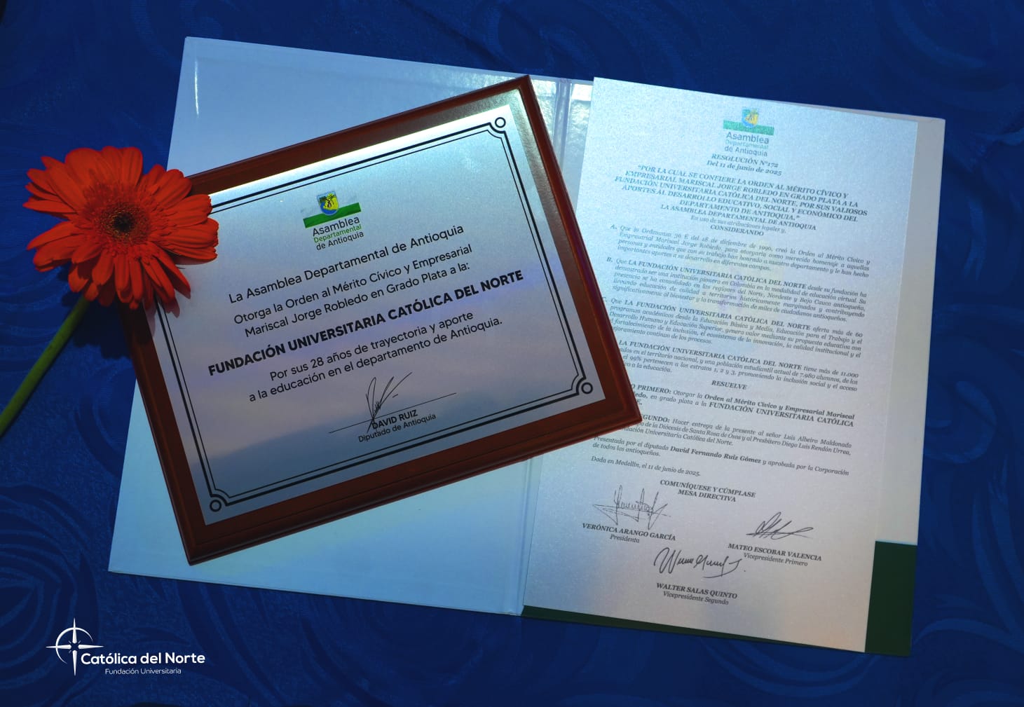 Entrega de la Orden al Mérito Cívico y Empresarial Mariscal Jorge Robledo a la Católica del Norte por parte de la Asamblea de Antioquia