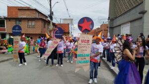 Empleados de la Católica del Norte participando de las fiestas del atardecer - Santa Rosa de Osos