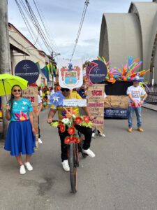 Empleados de la Católica del Norte participando de las fiestas del atardecer - Santa Rosa de Osos