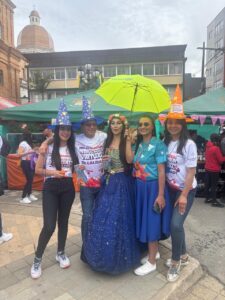 Empleados de la Católica del Norte participando de las fiestas del atardecer - Santa Rosa de Osos