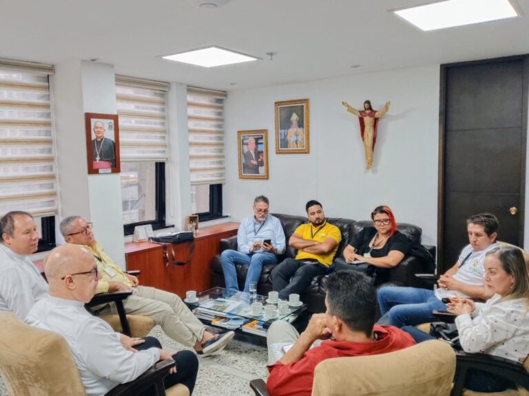 La UCN apoya la creación del Centro de Historia Subregional del Norte Antioqueño 2 Fundación Universitaria Católica del Norte Segunda fotografía reunión de trabajo entre representantes del Centro de Historia Subregional del Norte Antioqueño y directivos de la Católica del Norte.