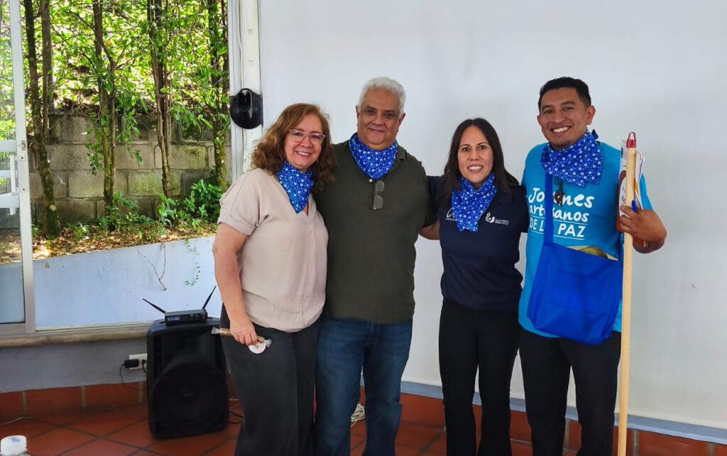 Participantes de la V Reunión Estratégica Anual de la Comunidad de Práctica Caminando hacia la Paz, organizada por la Fundación Universitaria Católica del Norte en 2026, durante una sesión de trabajo colaborativo.