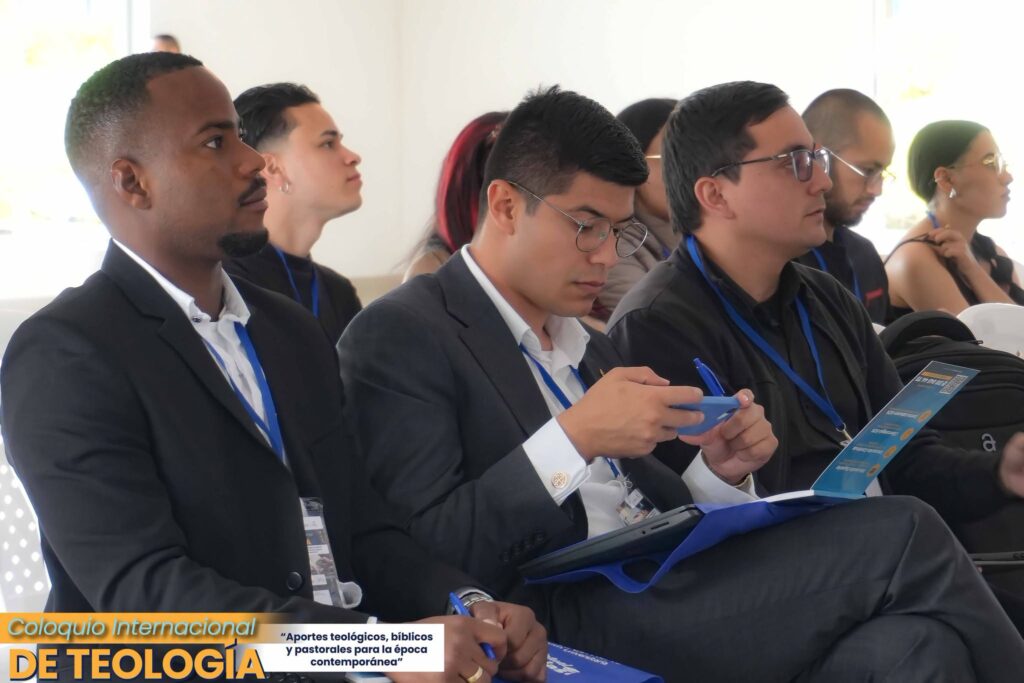 Participantes del Coloquio Internacional de Teología en el campus de la UCN en Santa Rosa de Osos.